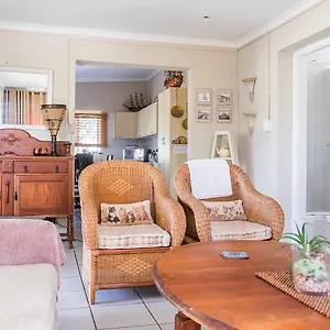 https://the-garden-cottage-on-140-fordyce.port-elizabeth-hotel.com